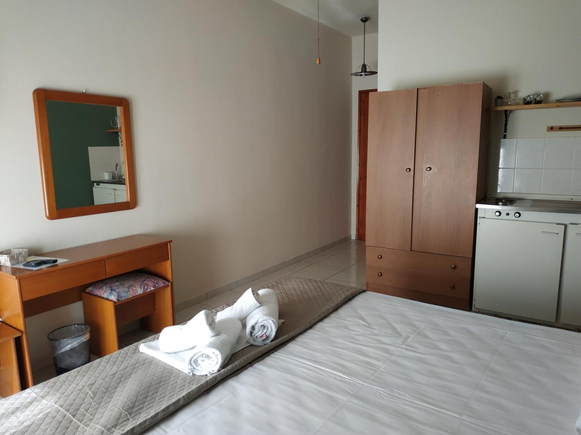 Apartments By Evita'S Resort Poros Town Bagian luar foto