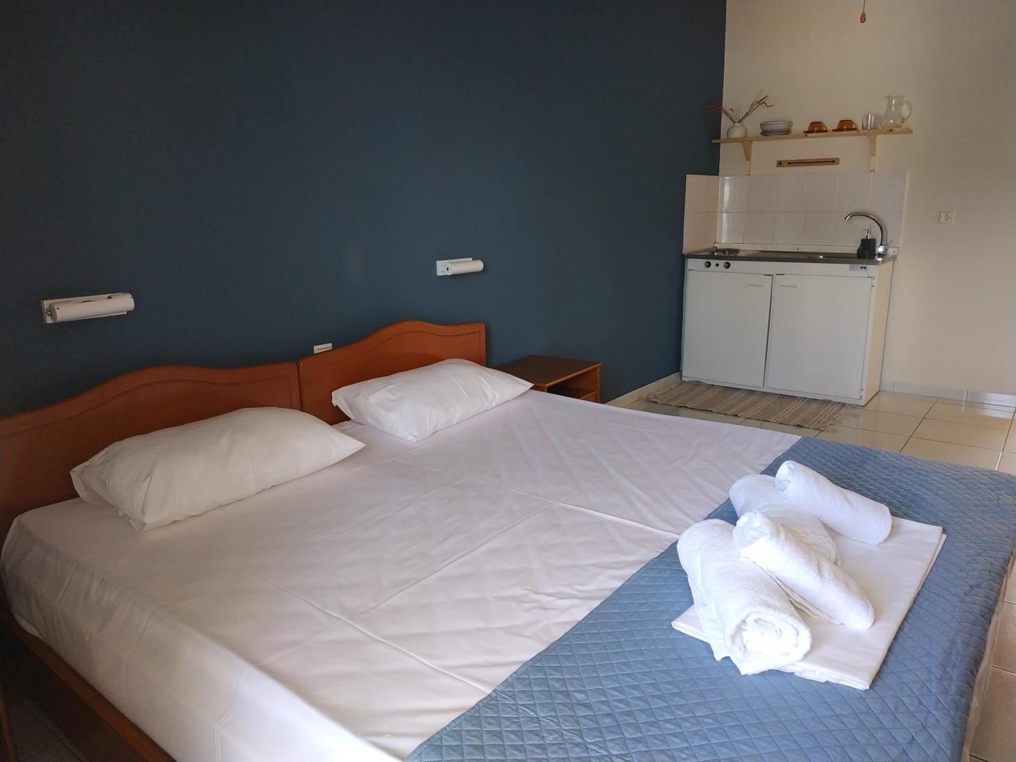 Apartments By Evita'S Resort Poros Town Bagian luar foto